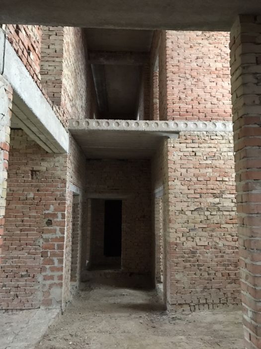 Продам адмін будівлю