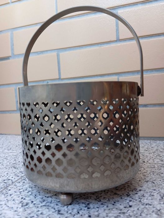 Cesta metálica estilo antiga