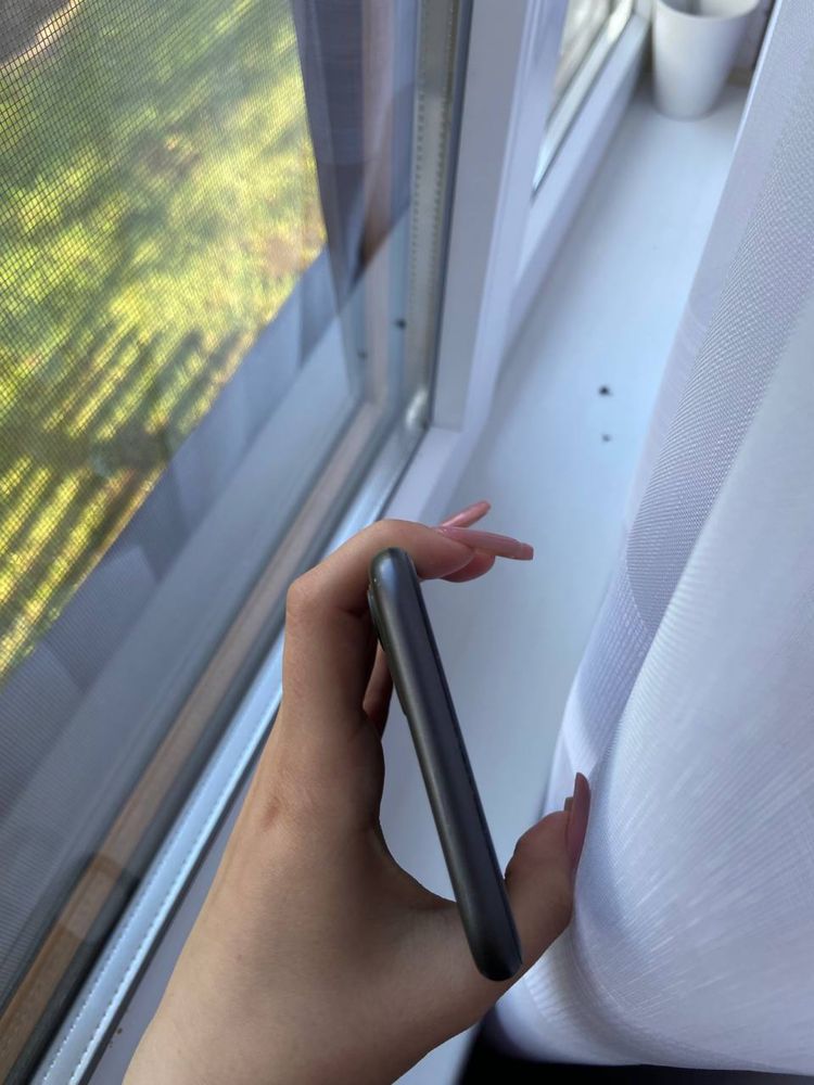 Iphone 11 в хорошому стані