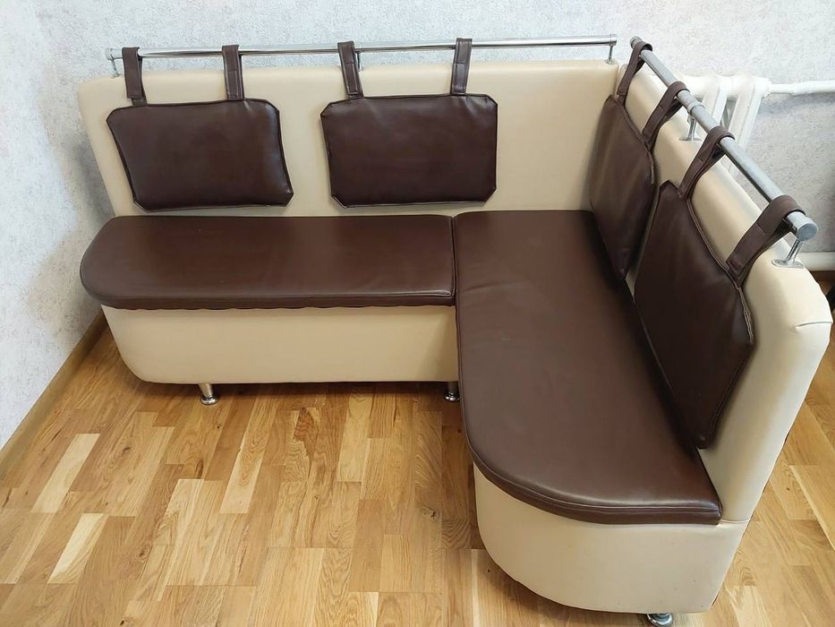 Кухонний куточок зі шкірозамінника