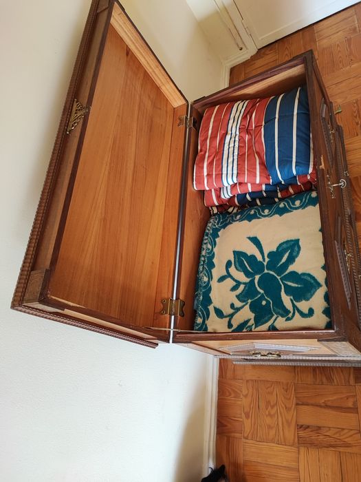 Arca antiga de madeira