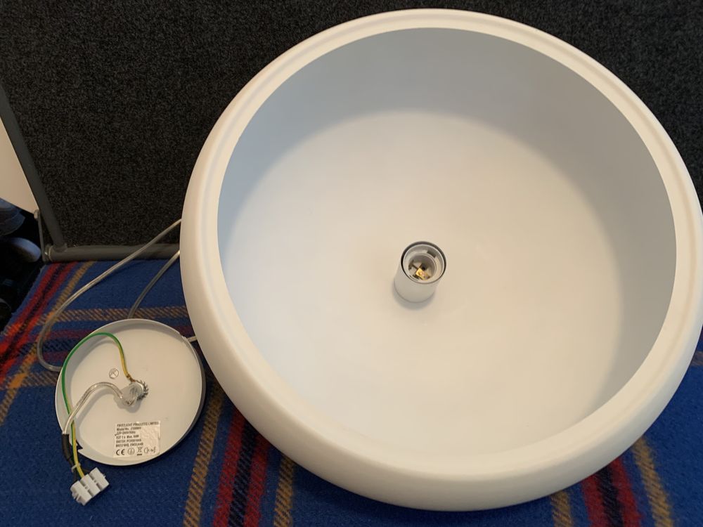 Lampa biała nowoczesna
