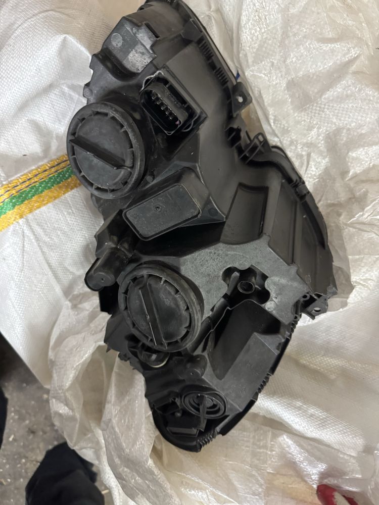MERCEDES W204 Lampa lewa przednia europa