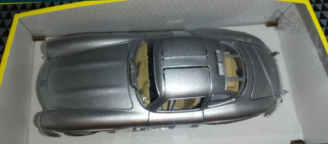 Bburago Mercedes-Benz 300 SL, silver z 1954 roku, skala 1:24