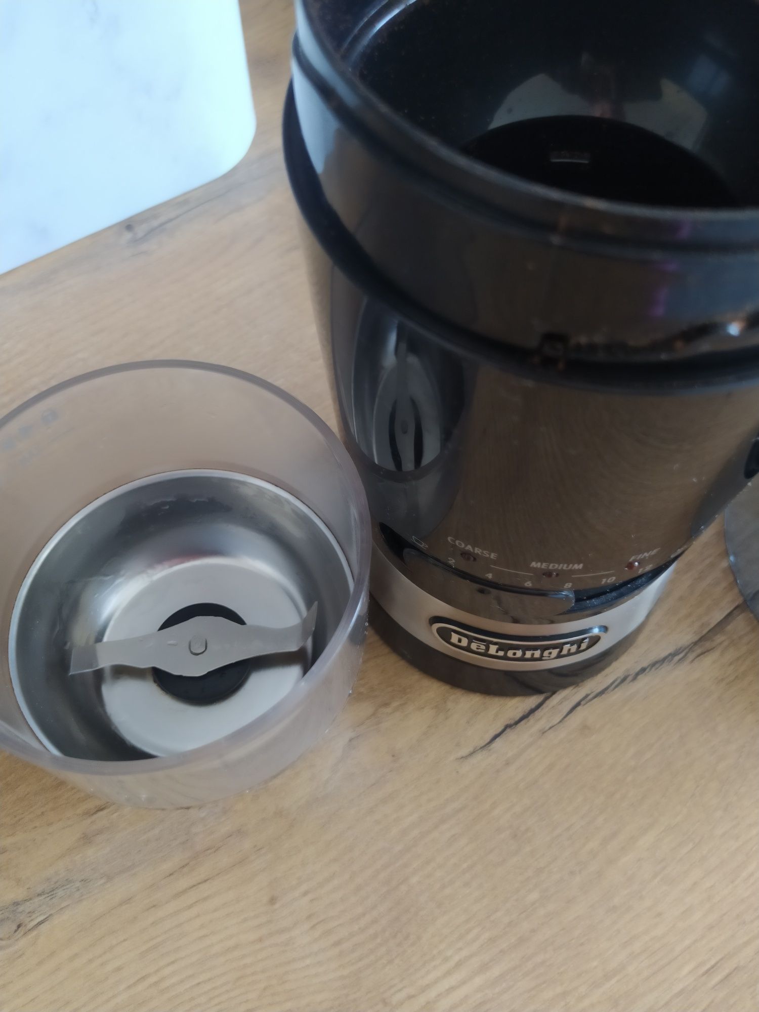 Młynek do kawy elektryczny DeLonghi