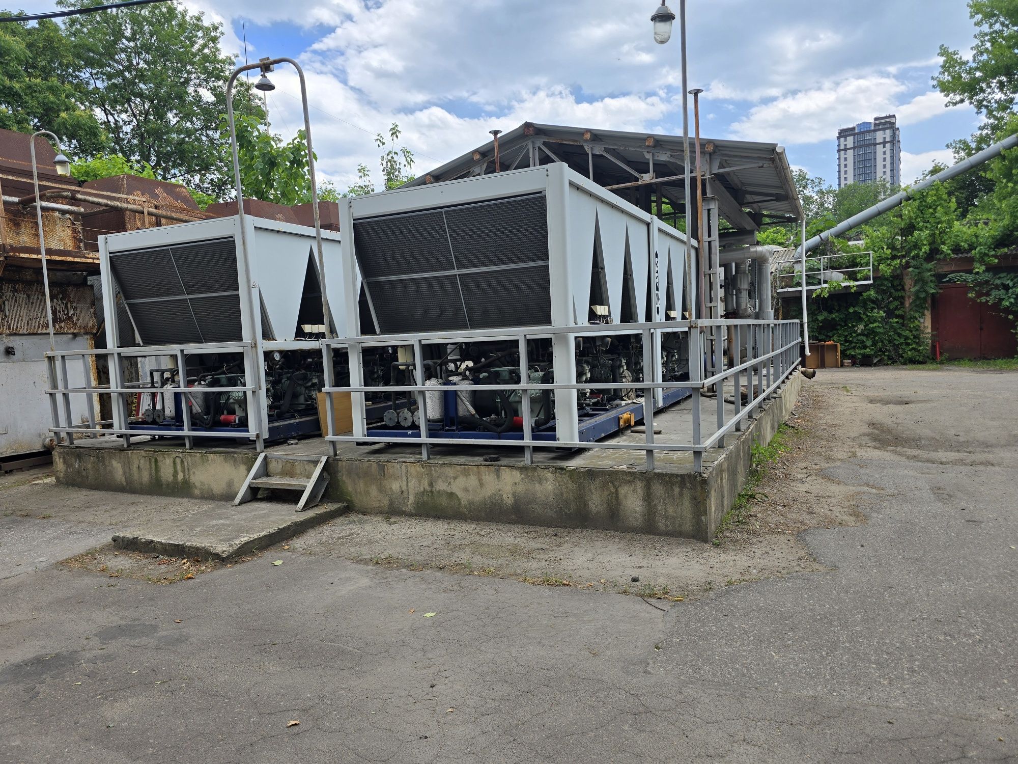 Промышленный Чиллер MTA pnp330/n с воздушным охлаждением конденсатора.