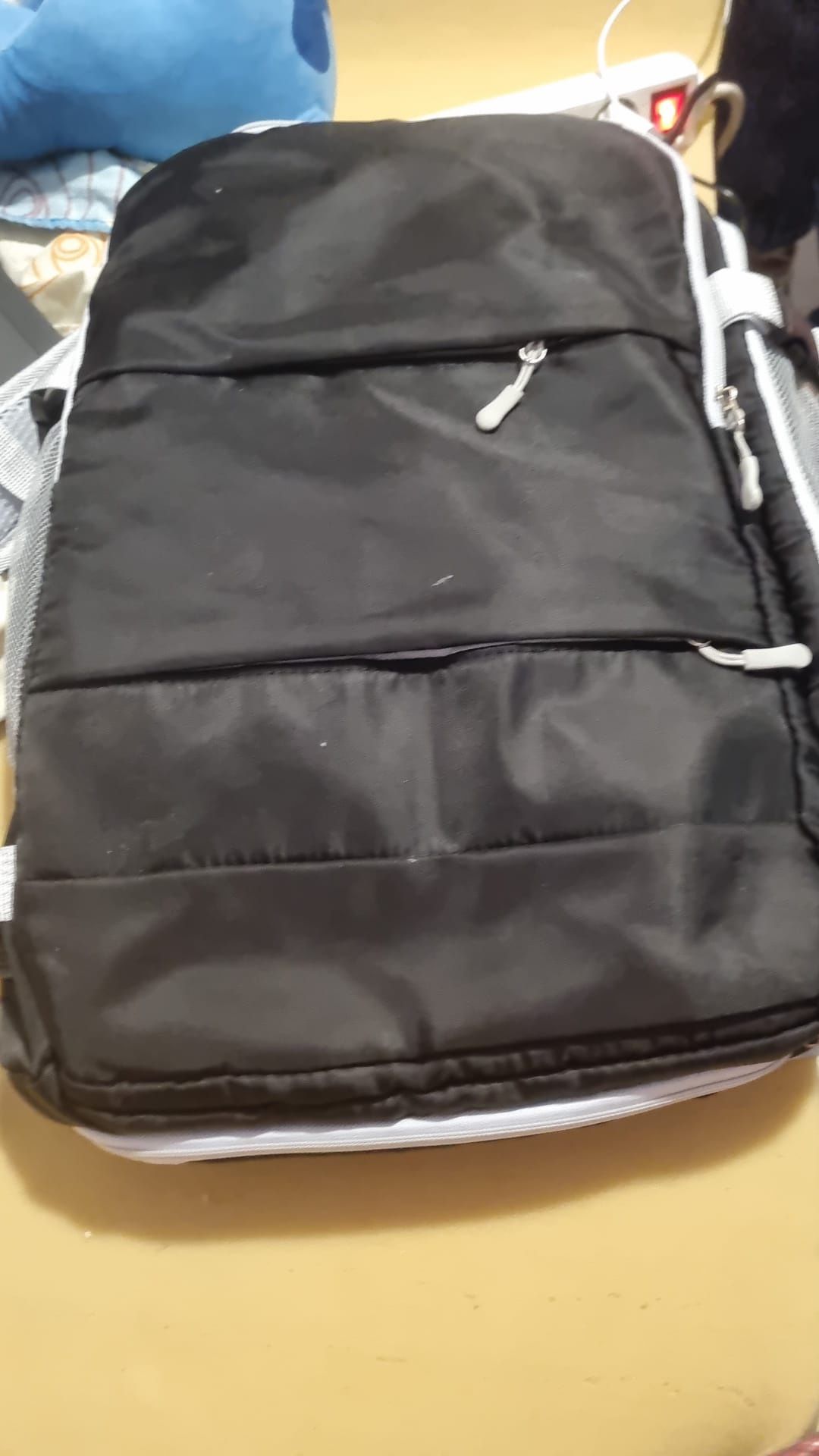 Mochila nova da carregar telemóvel