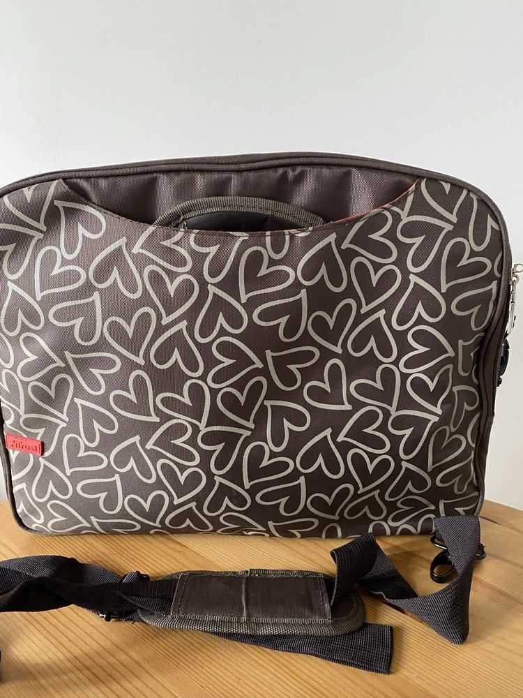 Pokrowiec na laptopa Trust brązowy w serduszka