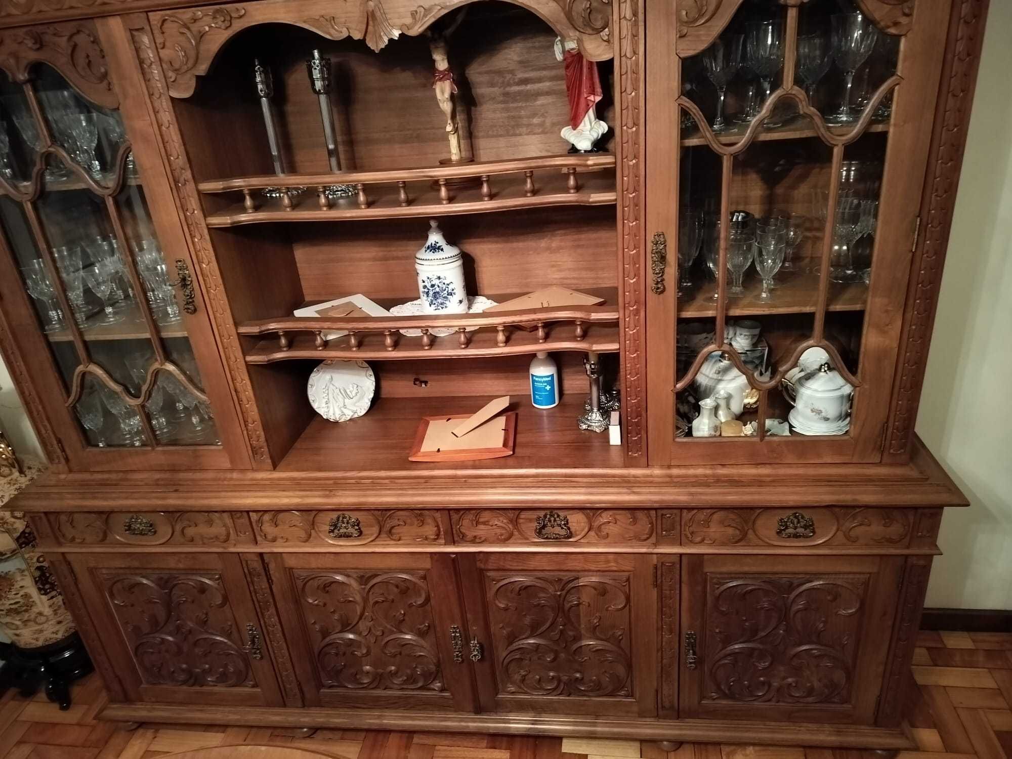 Móvel de sala em madeira (2 partes)