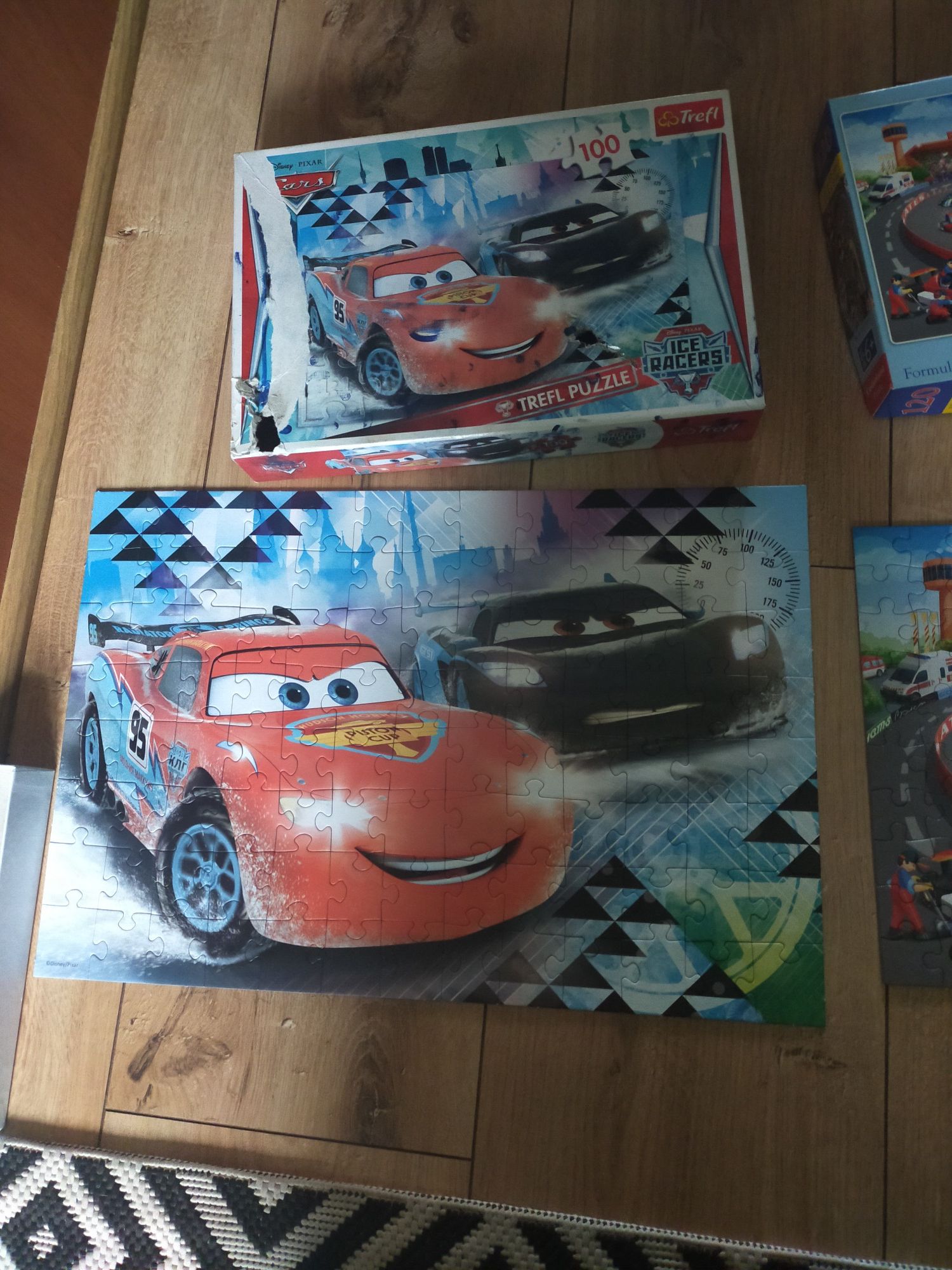 Puzzle wyścigówki i cars
