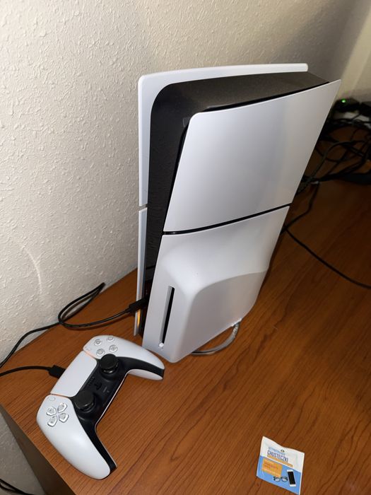 Playstation 5 slim z napędem i trzy gry !