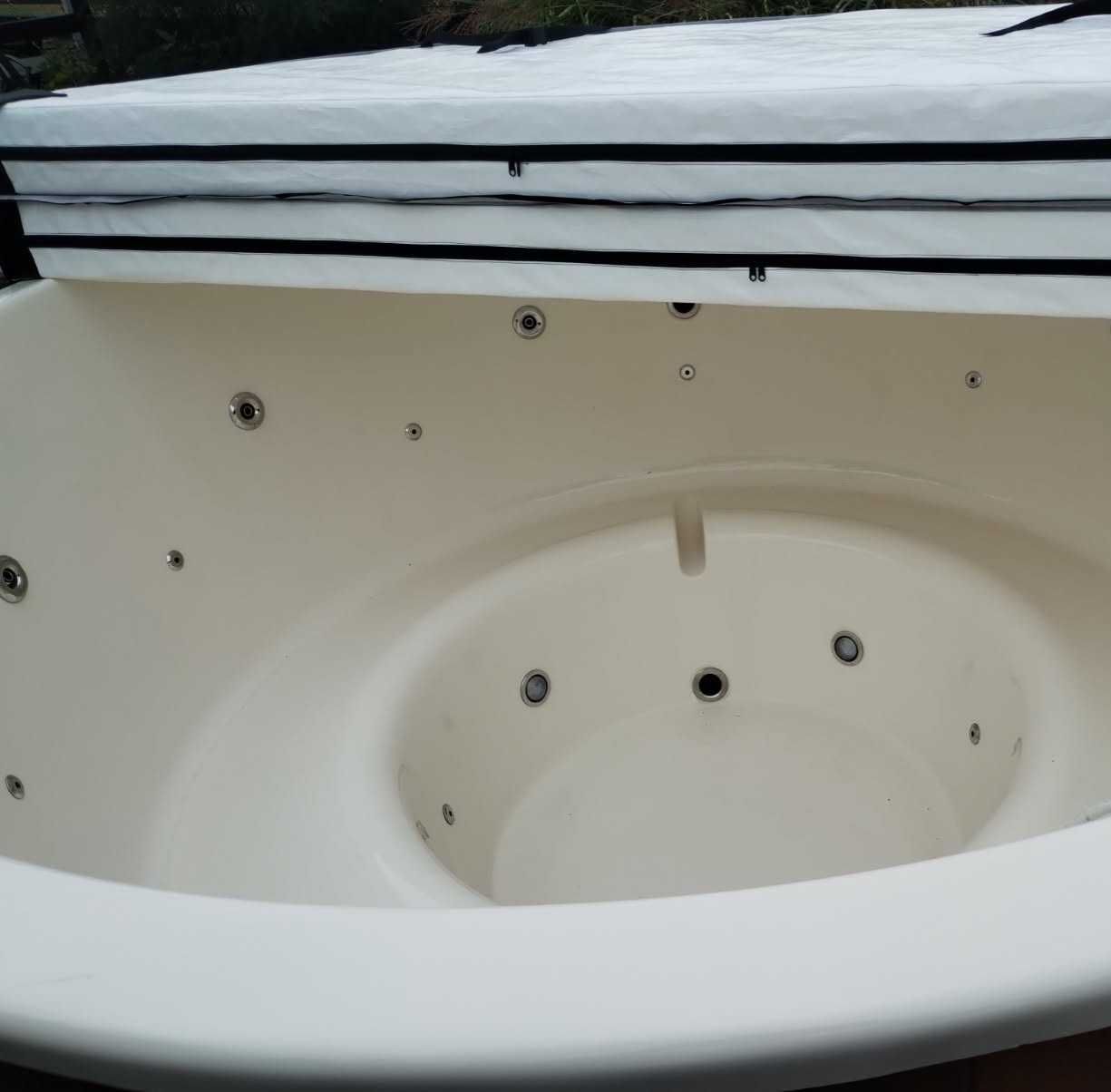 Balia ogrodowa z piecem, jakuzzi, gorąca beczka, wanna z masażem spa