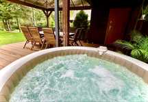 Domek Leniwiec: Jacuzzi, Kominek, Las, Rzeka. Komfort, Relaks, Spokój