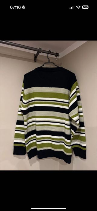 Sweter w paski zielone