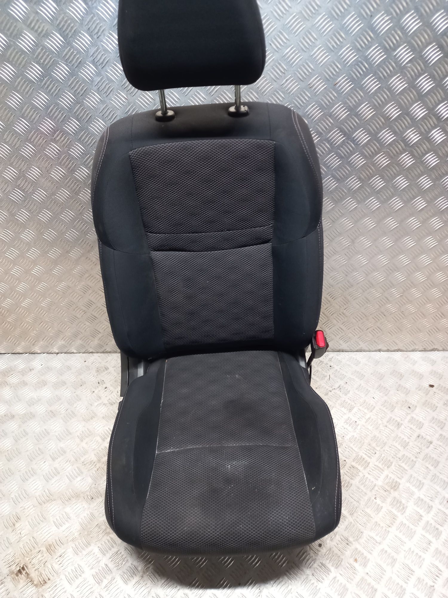 Nissan qashqai j11 fotel pasazera prawy z airbag