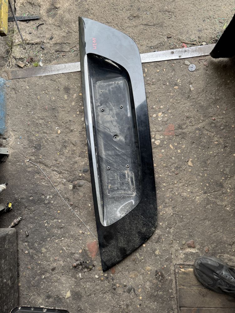 Mercedes W211 Blenda klapy bagażnika