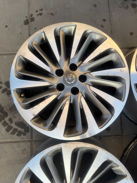 Felgi aluminiowe 7.5Jx18H2 ET37 5x110 Opel Vectra Zafira Astra Merivo