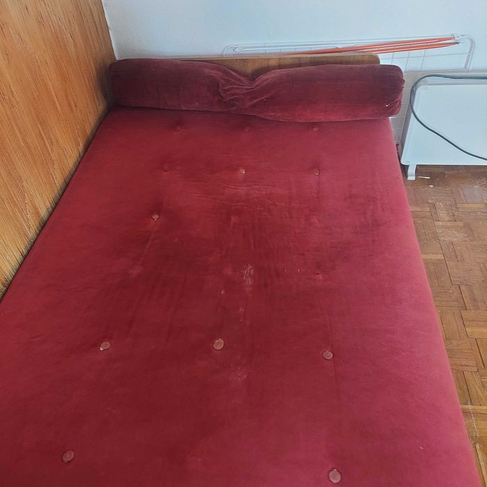 Łóżko drewniane z otwieranym schowkiem 113 x180cm