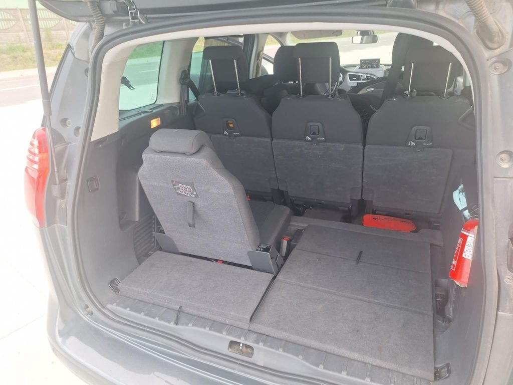 Auto Peugeot 5008