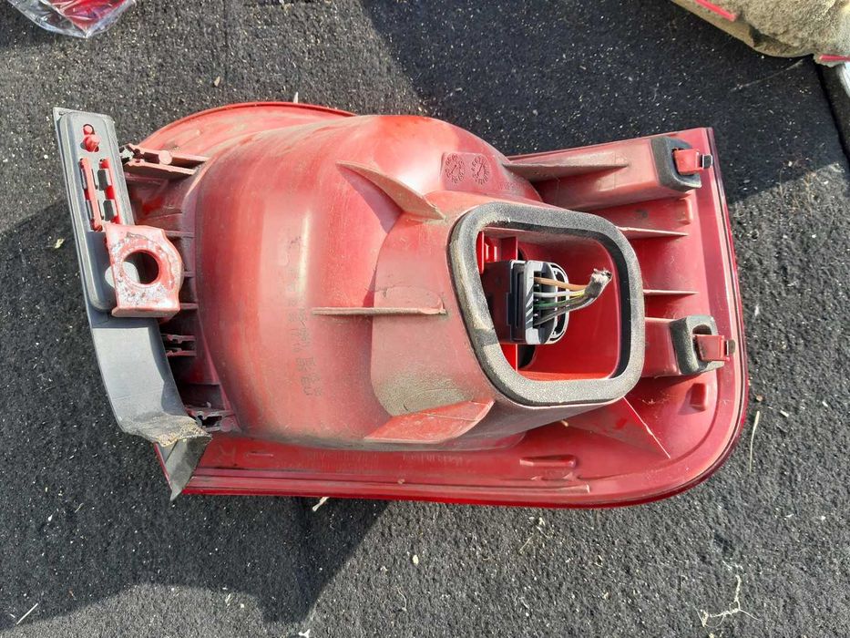 VW Passat B^ Kombi lampa tylna prawy tył
