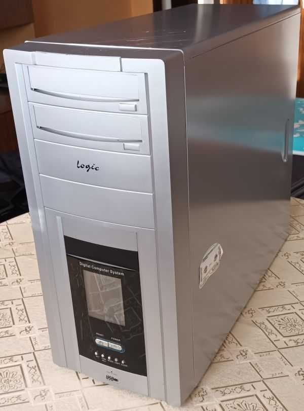 Komputer stacjonarny Intel Core 2, 8GB RAM, Dysk 1TB.