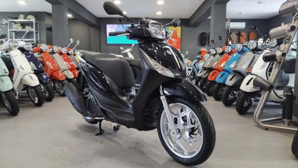 Piaggio Medley PIAGGIO MEDLEY 125 Nero 2025! Od ręki! Scooteria