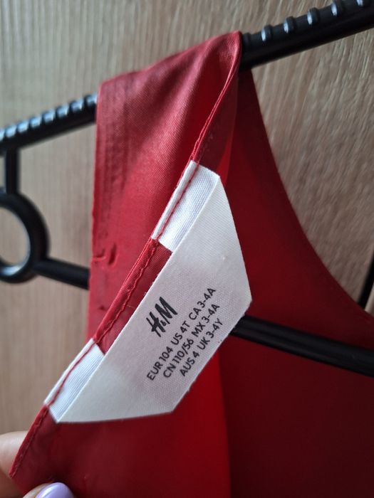 Sukienka czerwona brokatowa 104 H&M