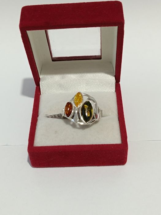 Srebrny pierścionek z kolorowymi bursztynami roz.19, srebro próby 925