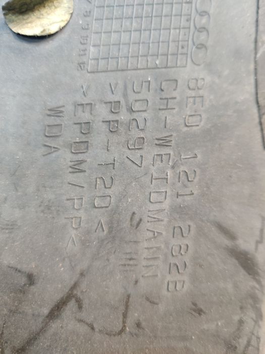 Kierownica wlot powietrza prawa Audi S4 b6 b7 4.2 BBK