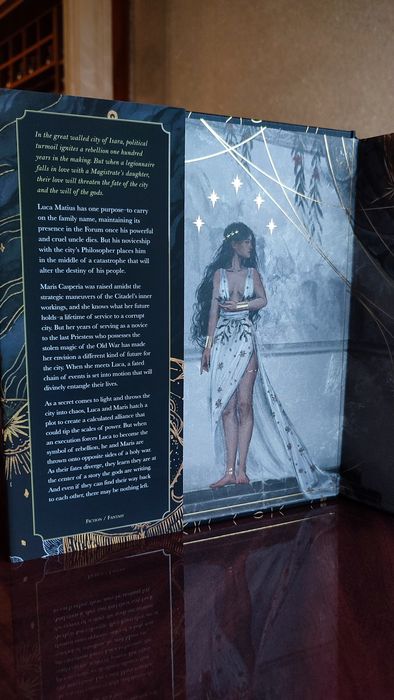 Книжка Fallen City by Adrienne Young, Fairyloot