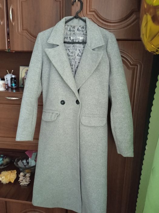 Гарне сіре пальто