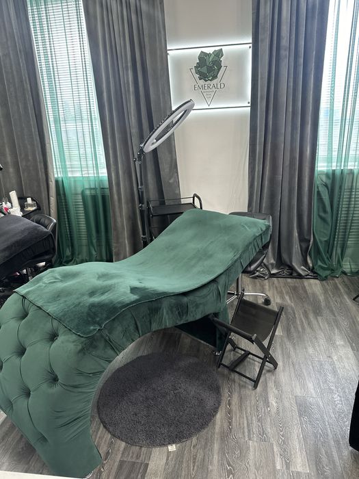 Оренда кушетки , стіл бровіста, візажиста.