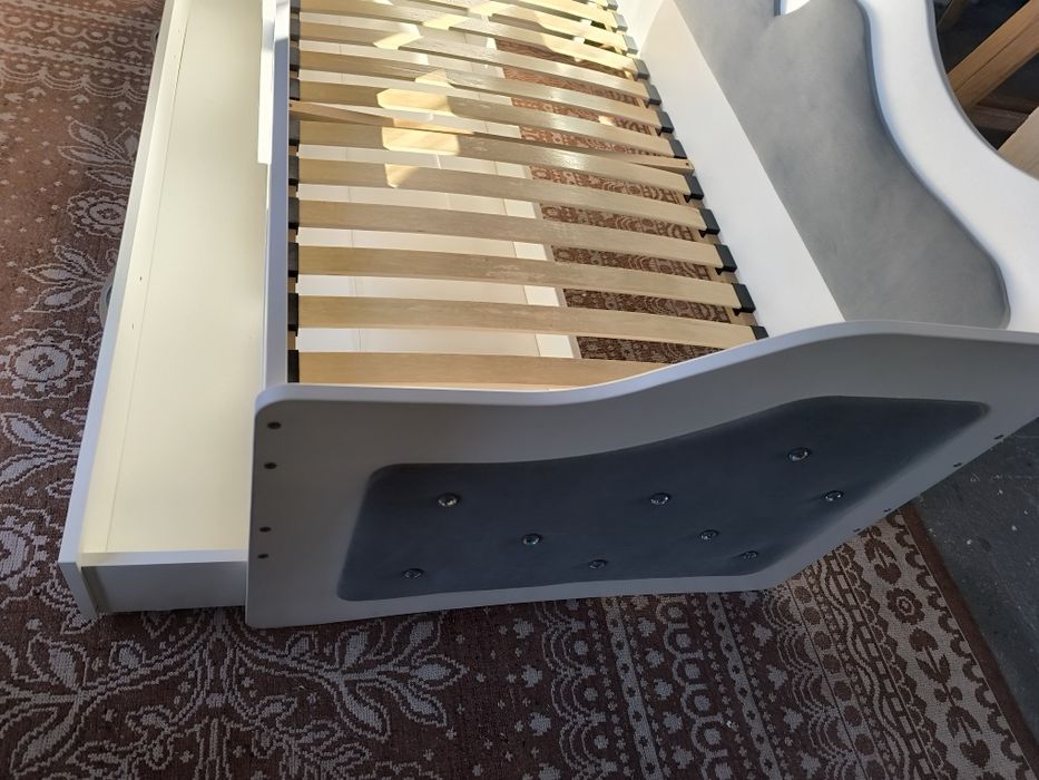 Łóżko dziecięce z nowym materacem 165X85