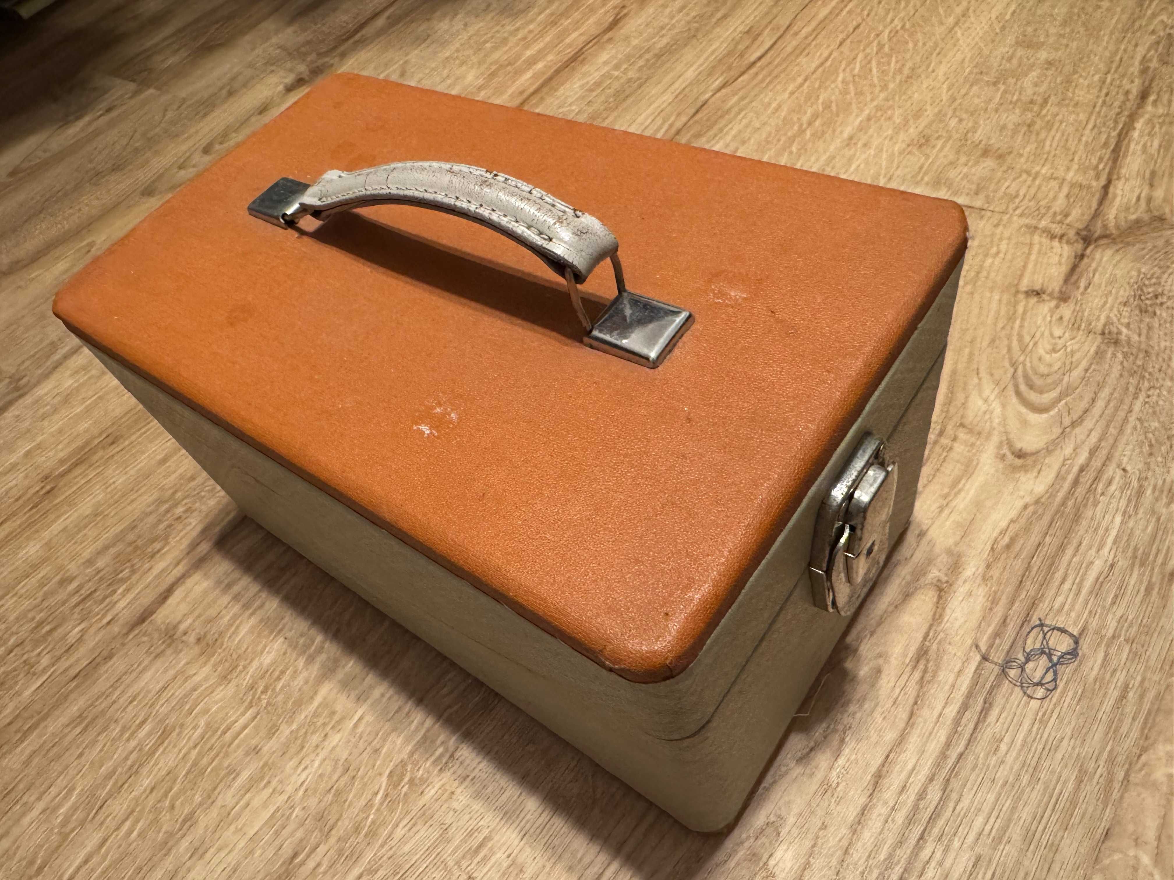 Uszkodzony rzutnik - projektor Pentacon FILIUS 3 1964 rok