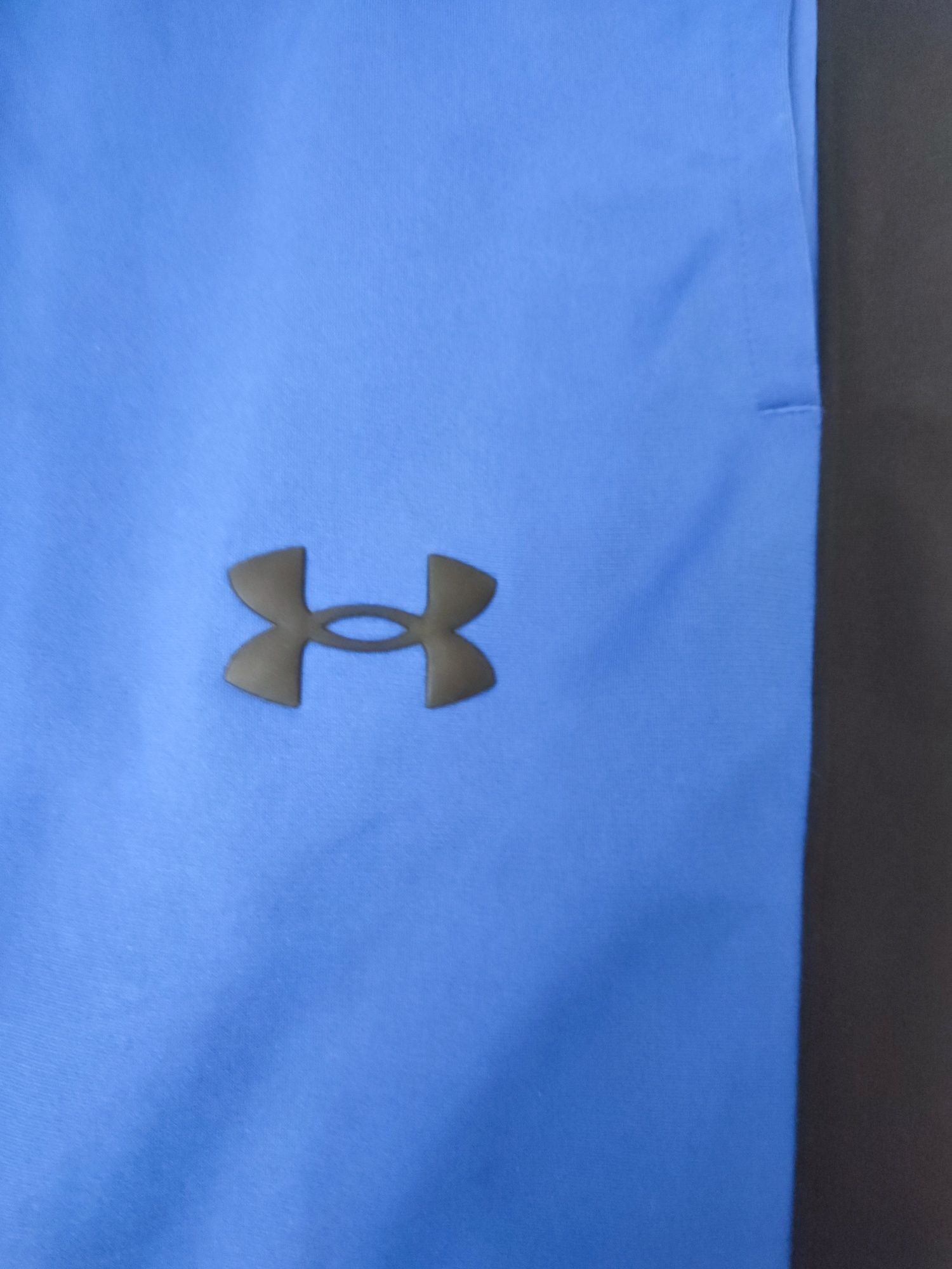 Фирменные спортивные штаны Under Armour