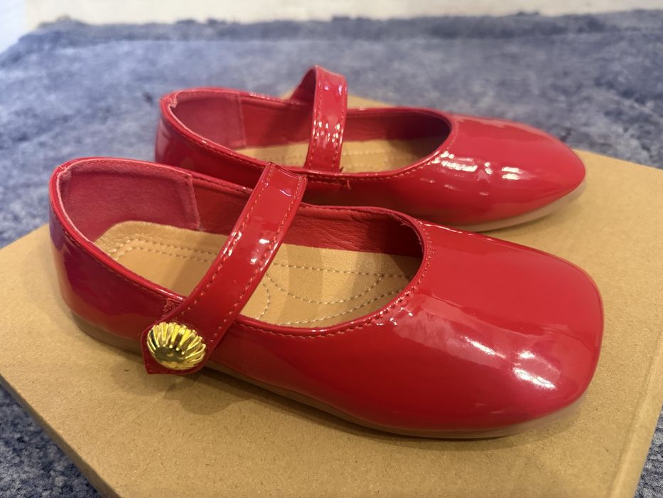Лакові дитячі туфельки