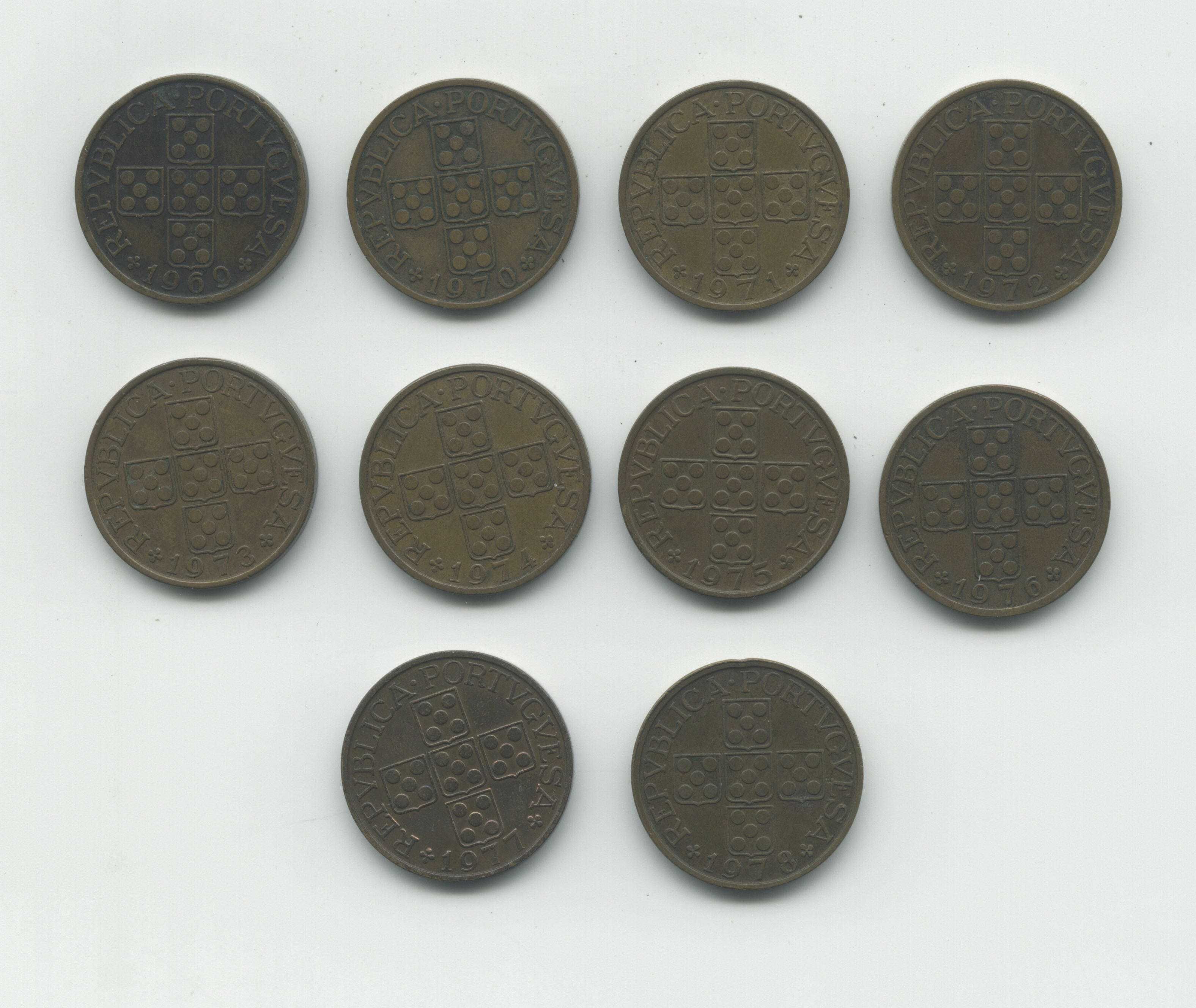 Coleção de 43 moedas de 1 Escudo