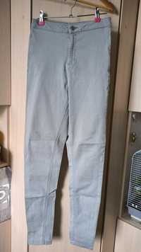 Светло-серые джинсы стрейч с высокой талией