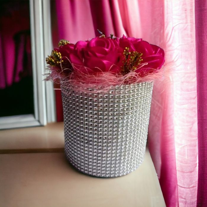 Flower box z kwiatów z wstążki satynowej