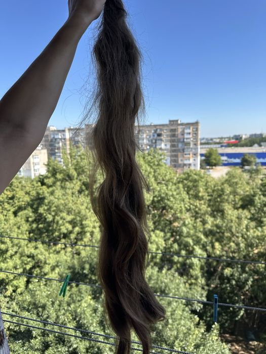 Волосы натуральные, густые. Длина 100 см