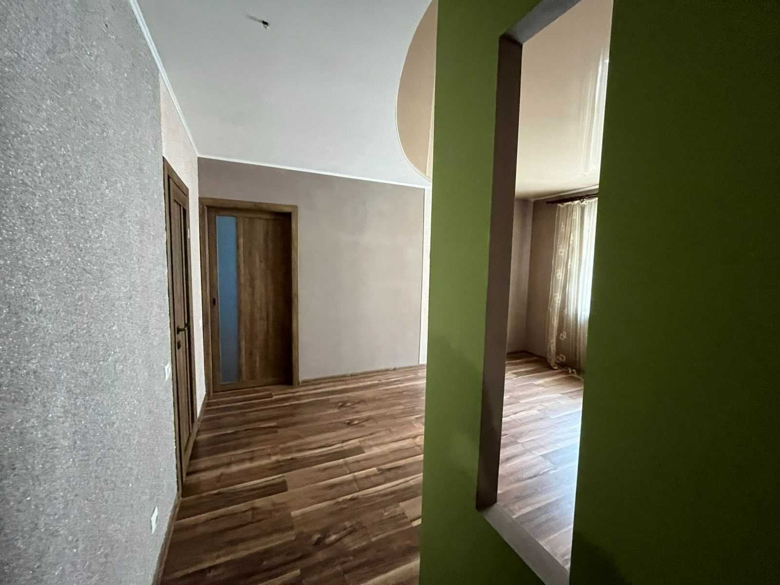 2к в обжитій новобудові, мінімальне оформлення, Виставка ID39980