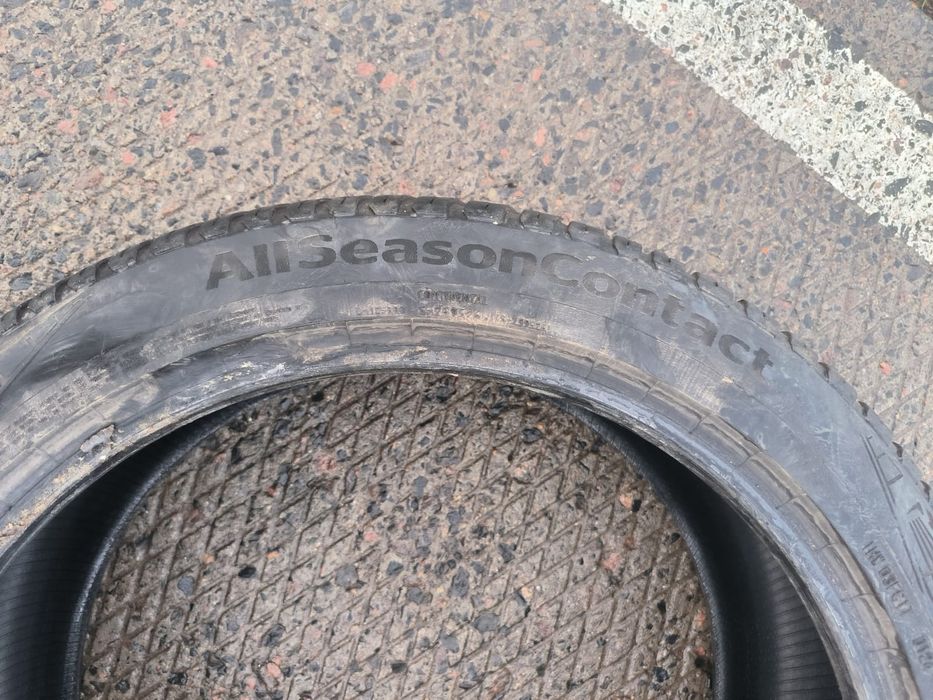 Continental AllSeasonContact 235/45 R20