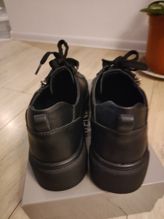 VENEZIA czarne buty na suwak  roz 40