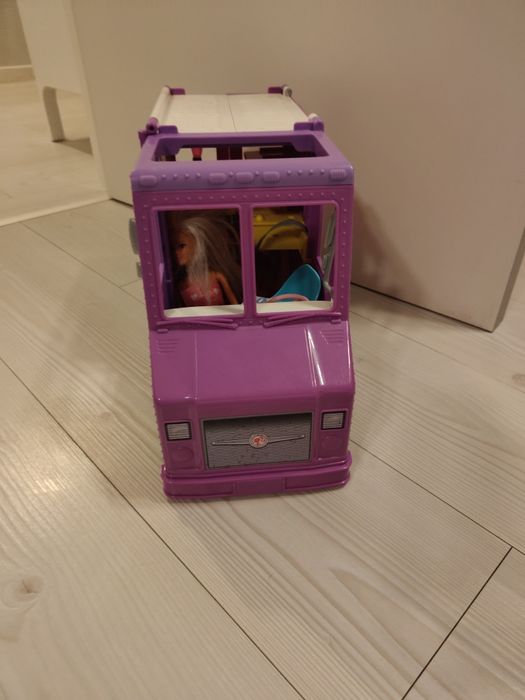 Food truck Barbie