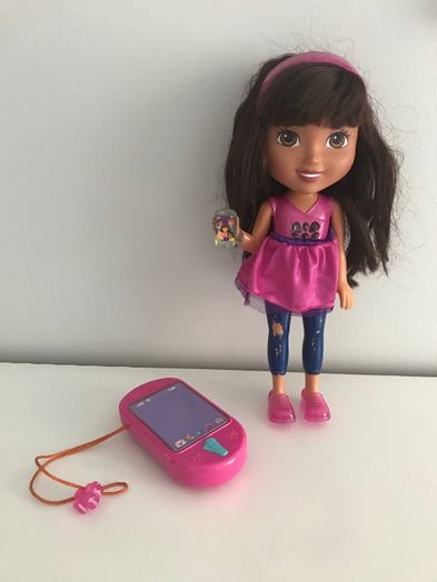 Dora i Przyjaciele lalka ze smartfonem j.ang