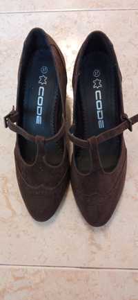 Sapatos castanhos de camurça Novos