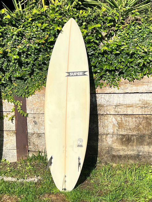 Prancha SUPERBRAND 6´10" em bom estado (leve), FCS incluidos
