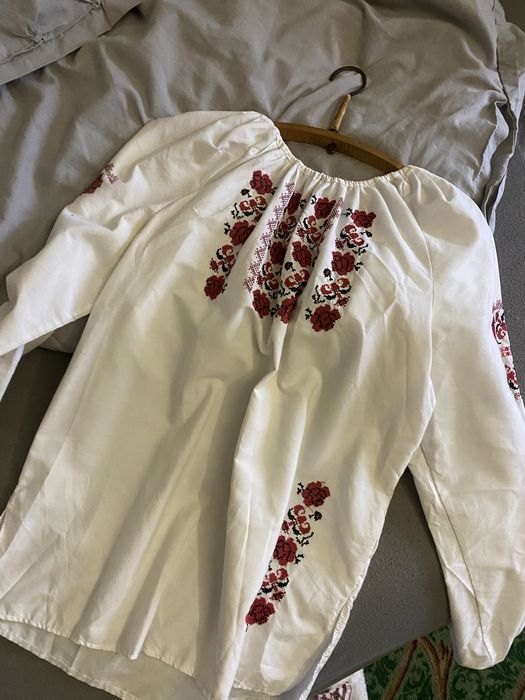 Жіноча вишиванка