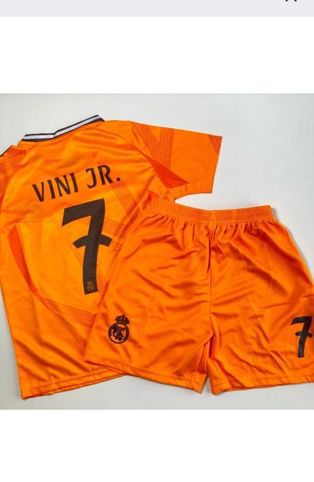 Розпродаж футбольних форм для дітей