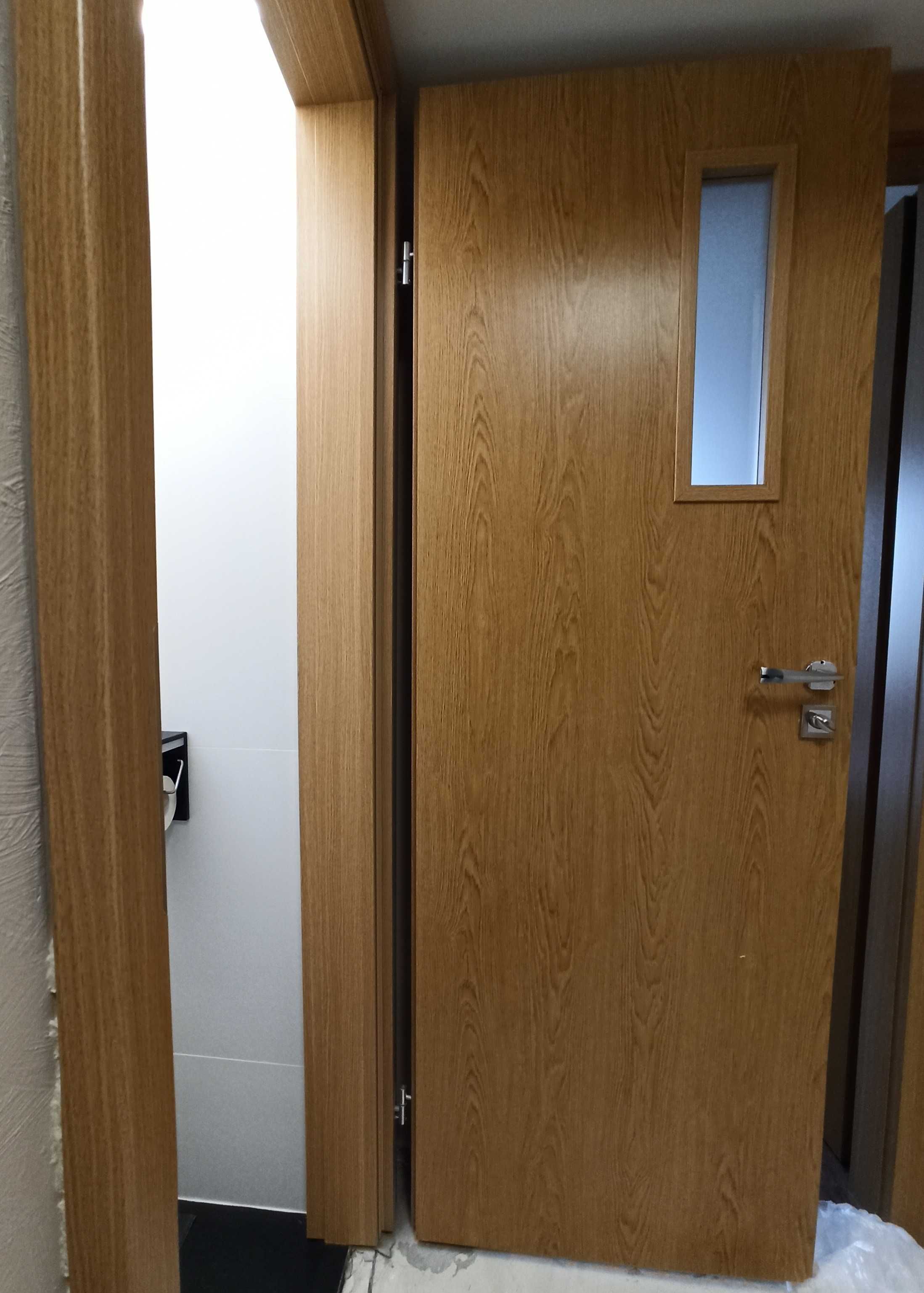 3 szt drzwi: pokojowe, łazienkowe, WC z regulowanymi futrynami